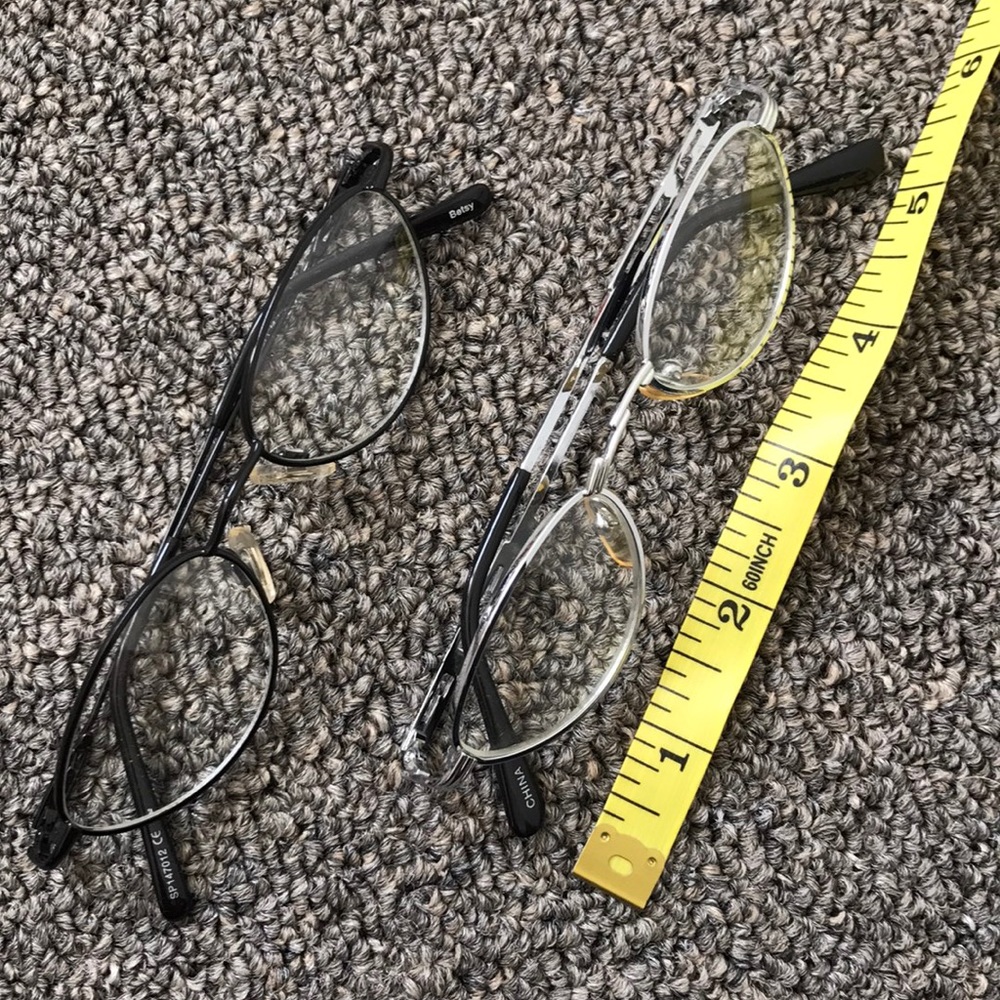 Two clear glasses - Picture 2 of 2